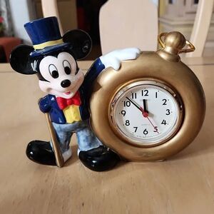 Vintage Walt Disney Mickey Mouse Seiko desk table clock